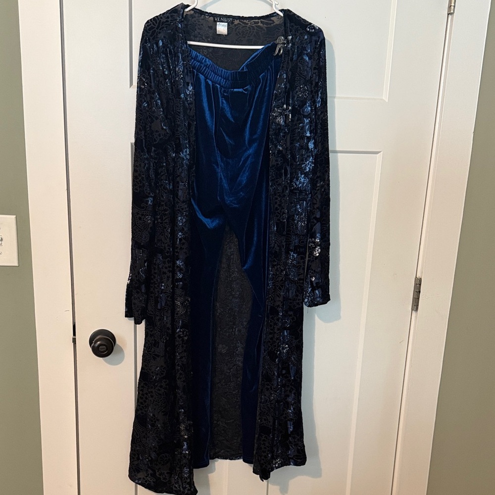 VENUS Midnight Blue Velvet Robe Set